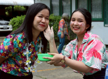 จัดกิจกรรมเทศกาลวันสงกรานต์เพื่อสืบสานอัตลักษณ์ความงดงามของประเพณีวัฒนธรรมไทย ... พารามิเตอร์รูปภาพ 17
