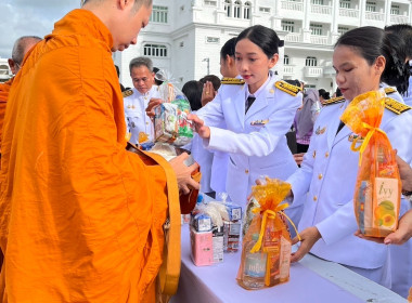 พิธีเจริญพระพุทธมนต์และทำบุญตักบาตรถวายพระราชกุศล ... พารามิเตอร์รูปภาพ 5