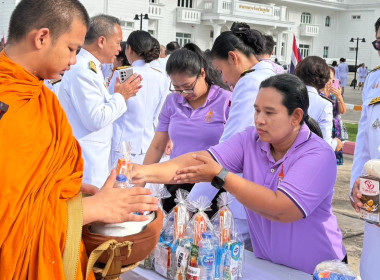 พิธีเจริญพระพุทธมนต์และทำบุญตักบาตรถวายพระราชกุศล ... พารามิเตอร์รูปภาพ 6