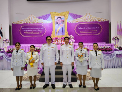 พิธีถวายเครื่องราชสักการะและวางพานพุ่ม ... พารามิเตอร์รูปภาพ 1