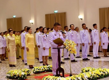 พิธีถวายเครื่องราชสักการะและวางพานพุ่ม ... พารามิเตอร์รูปภาพ 1