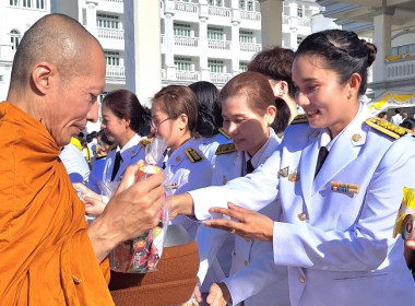 พิธีเจริญพระพุทธมนต์ ทำบุญตักบาตรถวายพระราชกุศล ... พารามิเตอร์รูปภาพ 5