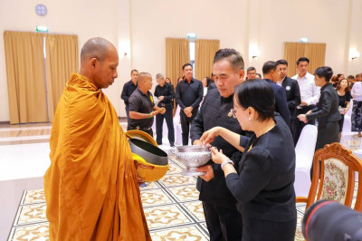 ร่วมพิธีตักบาตรและบรรยายธรรม “โครงการ ร้อยใจไทย ... พารามิเตอร์รูปภาพ 1