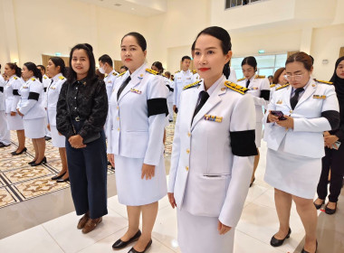 เข้าร่วมพิธีวางพานพุ่มดอกไม้สด เนื่องใน ... พารามิเตอร์รูปภาพ 6