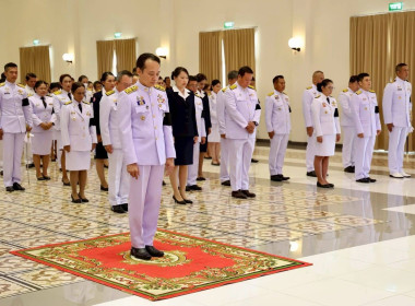 เข้าร่วมพิธีวางพานพุ่มดอกไม้สด เนื่องใน ... พารามิเตอร์รูปภาพ 2