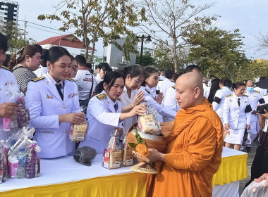 พิธีเจริญพระพุทธมนต์และทำบุญตักบาตรถวายพระราชกุศล ... พารามิเตอร์รูปภาพ 5