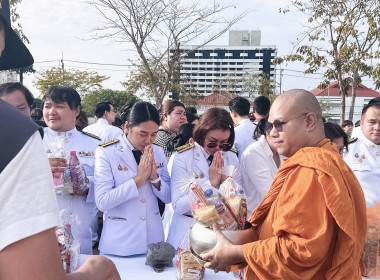 พิธีเจริญพระพุทธมนต์และทำบุญตักบาตรถวายพระราชกุศล ... พารามิเตอร์รูปภาพ 7