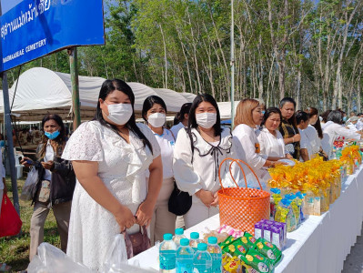 ร่วมพิธีทำบุญตักบาตรเพื่ออุทิศแด่บรรพชนผู้กล้าเมืองถลางที่ได้เสียสละเลือดเนื้อและชีวิตในการปกป้องแผ่นดินไว้ให้ลูกหลาน ... พารามิเตอร์รูปภาพ 1