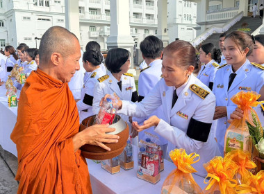 พิธีสวดพระพุทธมนต์และทำบุญตักบาตรถวายพระราชกุศล ... พารามิเตอร์รูปภาพ 6