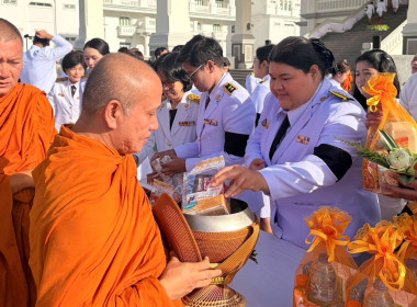 พิธีสวดพระพุทธมนต์และทำบุญตักบาตรถวายพระราชกุศล ... พารามิเตอร์รูปภาพ 8