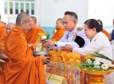 พิธีสวดพระพุทธมนต์และทำบุญตักบาตรถวายพระราชกุศล ... พารามิเตอร์รูปภาพ 3