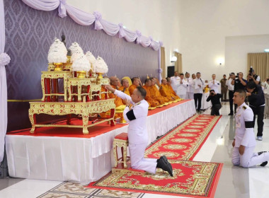 พิธีสวดพระพุทธมนต์และทำบุญตักบาตรถวายพระราชกุศล ... พารามิเตอร์รูปภาพ 2