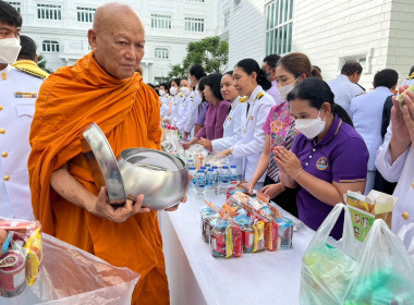 ร่วมพิธีทำบุญตักบาตรถวายพระราชกุศล ... พารามิเตอร์รูปภาพ 8