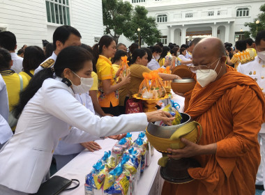 ร่วมพิธีทำบุญตักบาตรถวายพระราชกุศล ... พารามิเตอร์รูปภาพ 4