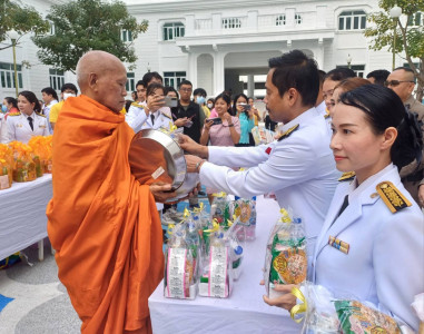 ร่วมพิธีทำบุญตักบาตรถวายพระราชกุศลและพิธีถวายพระพร ... พารามิเตอร์รูปภาพ 1