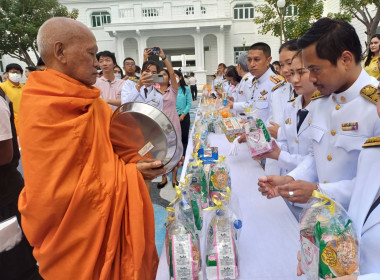 ร่วมพิธีทำบุญตักบาตรถวายพระราชกุศลและพิธีถวายพระพร ... พารามิเตอร์รูปภาพ 1