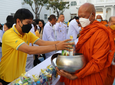 ทำบุญตักบาตรถวายพระราชกุศลและพิธีถวายพระพร พารามิเตอร์รูปภาพ 8