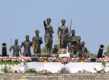 พิธีวางพวงมาลาและสดุดีวีรกรรมท้าวเทพกระษัตรี ท้าวศรีสุนทร ณ ... พารามิเตอร์รูปภาพ 2