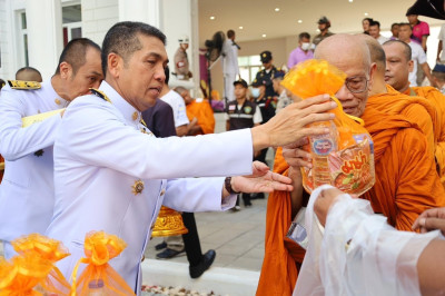 ร่วมพิธีทำบุญตักบาตรถวายพระราชกุศล และพิธีถวายพระพรชัยมงคล ... พารามิเตอร์รูปภาพ 1