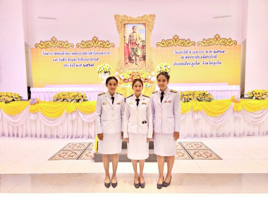 พิธีถวายพานพุ่มดอกไม้สดหน้าพระบรมสาทิสลักษณ์ ... พารามิเตอร์รูปภาพ 3