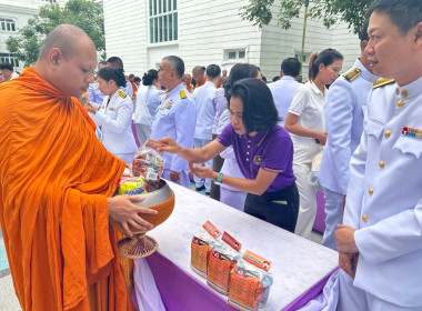 พิธีเจริญพระพุทธมนต์และพิธีทำบุญตักบาตรถวายพระราชกุศล ณ ... พารามิเตอร์รูปภาพ 8