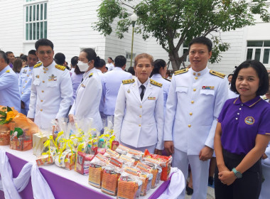 พิธีเจริญพระพุทธมนต์และพิธีทำบุญตักบาตรถวายพระราชกุศล ณ ... พารามิเตอร์รูปภาพ 4